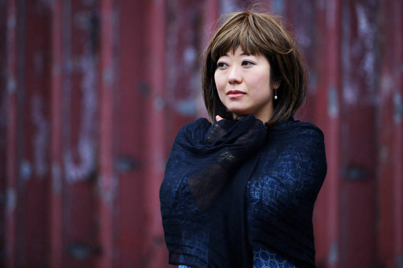 东方人,成年人,中年人,一个人,横图,室外,特写,白天,日本,亚洲,仅一个女性,仅一个人,包装,休闲装,黄种人,围巾,仅一个中年女性,思考,日本人,摄影,保护,鸟取,女人,女性,中年女性,亚洲人,半身,彩图