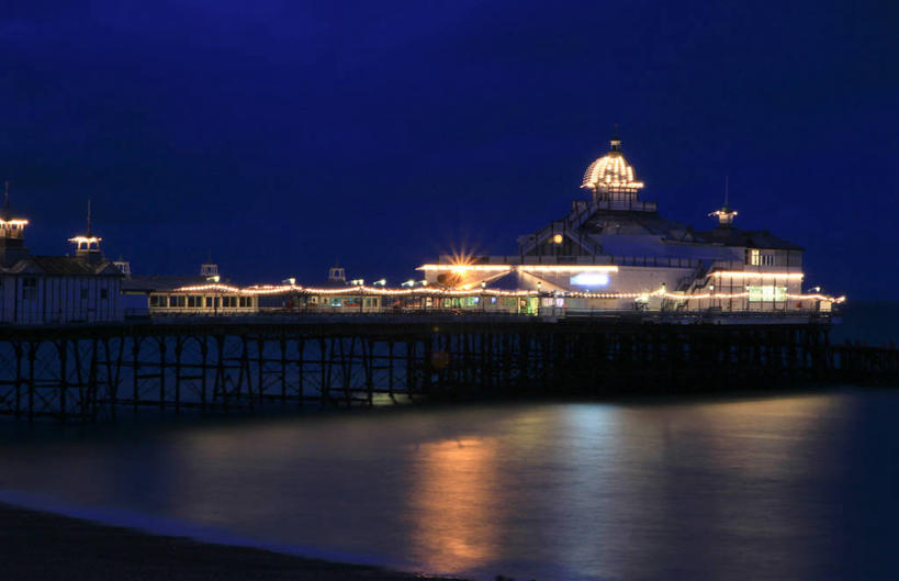 无人,码头,横图,室外,夜晚,建筑,英国,欧洲,反射,英格兰,天空,摄影,宁静,照亮,西欧,大不列颠,大不列颠及北爱尔兰联合王国,大不列颠及爱尔兰联合王国,萨塞克斯,萨塞克斯郡,苏塞克斯,东萨塞克斯郡,伊斯特本,彩图,大不列颠王国,大英帝国,联合王国,日不落帝国