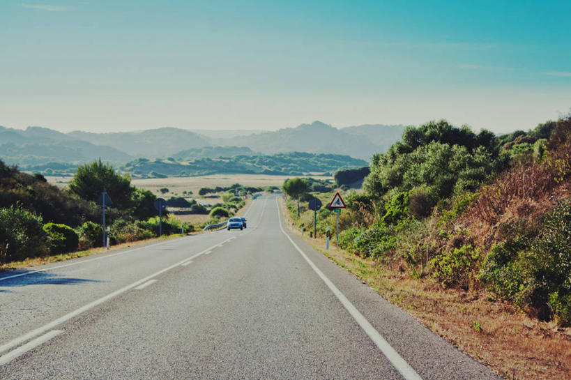 无人,横图,室外,白天,山,山脉,路,汽车,西班牙,欧洲,地形,分界线,树,天空,自然,运输,摄影,灌木,南欧,西班牙王国,巴利阿里群岛,巴利阿里,梅诺卡岛,彩图