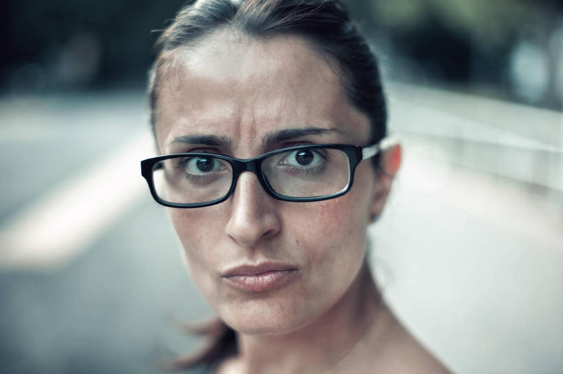 成年人,中年人,一个人,横图,室外,特写,白天,信心,意大利,仅一个女性,仅一个人,眼镜,休闲装,顶部,仅一个中年女性,人体,摄影,失望,肖像,悲哀,乌比诺,女人,女性,中年女性,彩图