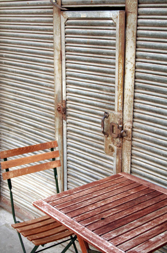 无人,竖图,室外,白天,门,桌子,椅子,英国,堆积,生锈,金属,首都,摄影,腐蚀,侵蚀,风化,腐化,锈迹斑斑,风蚀,石化,风蚀地貌,岩石层,岩石,陨铁