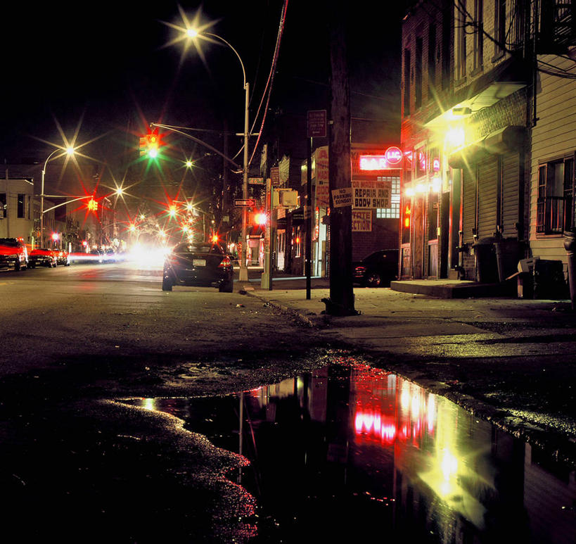 无人,横图,室外,夜晚,夜生活,水,城市,道路,建筑,街道,路,路灯,霓虹灯,公路,汽车,纽约,美国,反射,交通,运输,摄影,照亮,市区,纽约州,水坑,长岛市,马路,旅行