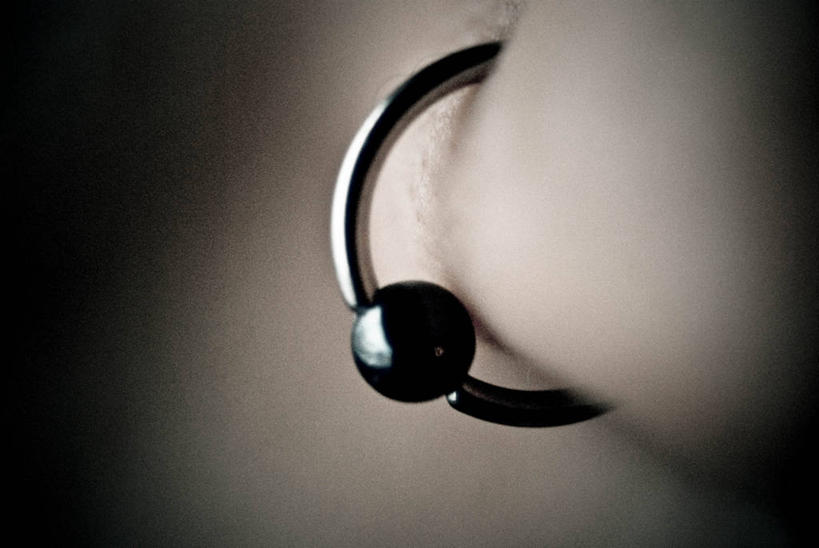 鼻子,一个人,横图,特写,时尚,美国,朦胧,模糊,装饰,金属,一个,戒指,人体,摄影,单个,皮肤,北美,北美洲,美洲,鼻钉,聚光,北亚美利加洲,亚美利加洲,密歇根,密歇根州,貂熊州,狼獾之州,狼獾州,鼻,鼻孔,美利坚合众国