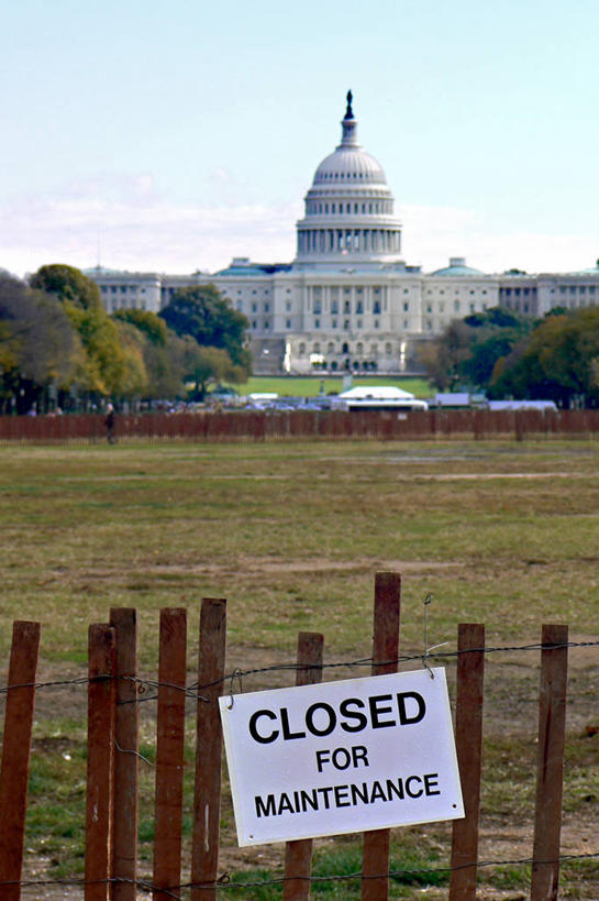 无人,竖图,室外,白天,通讯,草坪,城市,建筑,美国,篱笆,首都,草,地标建筑,摄影,修理,英文字母,权威,领导,政府大楼,圆顶建筑,美国文化,华盛顿特区,国会大楼,把握,掌控