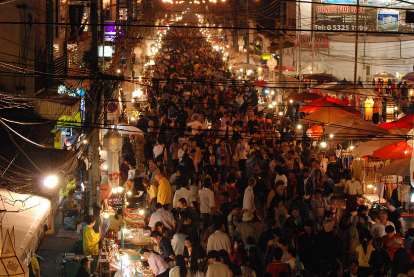 人群,横图,俯视,室外,夜晚,消费,建筑,泰国,朦胧,模糊,市场,光亮,许多人,货摊,顾客,一群人,零售,摄影,照亮,群众,印度支那,清迈省,高角度拍摄,旅行