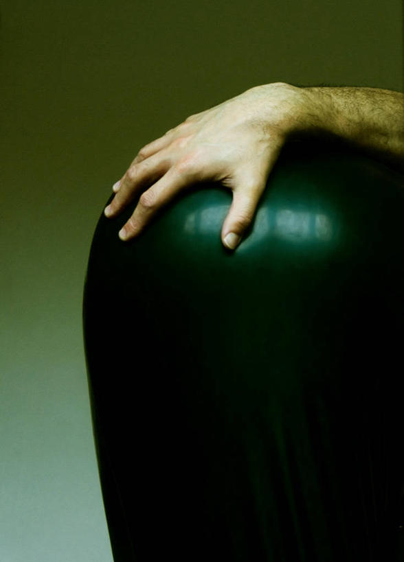 成年人,一个人,竖图,室内,英国,欧洲,仅一个男性,形状,英格兰,橡胶,放松,摄影,手印,西欧,北欧,大不列颠,大不列颠及北爱尔兰联合王国,大不列颠及爱尔兰联合王国,剑桥,剑桥郡,康桥,大不列颠王国,大英帝国,联合王国,日不落帝国,月