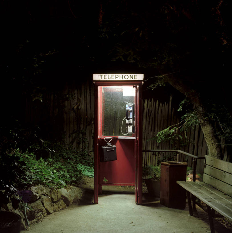 无人,竖图,室外,夜晚,通讯,美国,文字,长椅,联系,电话亭,座位,树,摄影,英文字母,便利,北美,北美洲,加利福尼亚,美洲,北亚美利加洲,亚美利加洲,大苏尔,电话机,岩石,美利坚合众国