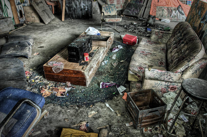 无人,横图,俯视,室内,沙发,加拿大,废弃,凌乱,破坏,破损,座位,盒子,摄影,报废,吧椅,损坏,废物,起居室,丢弃,问题,放弃,抛弃,多伦多,安大略省,摈弃,高角度拍摄,混沌,屏弃,摈斥,摒除