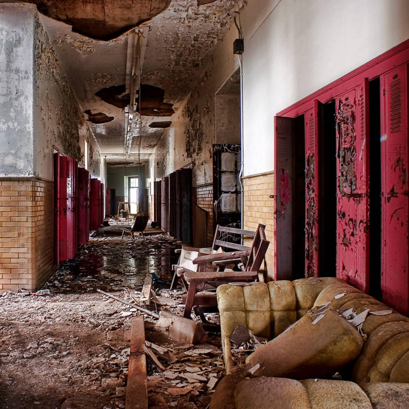 无人,方图,室内,白天,沙发,美国,废弃,走廊,教育,破坏,破损,座位,摄影,报废,损坏,腐烂,废物,丢弃,毁灭,放弃,抛弃,纽约州,摈弃,高中生,高中,屏弃,摈斥,摒除