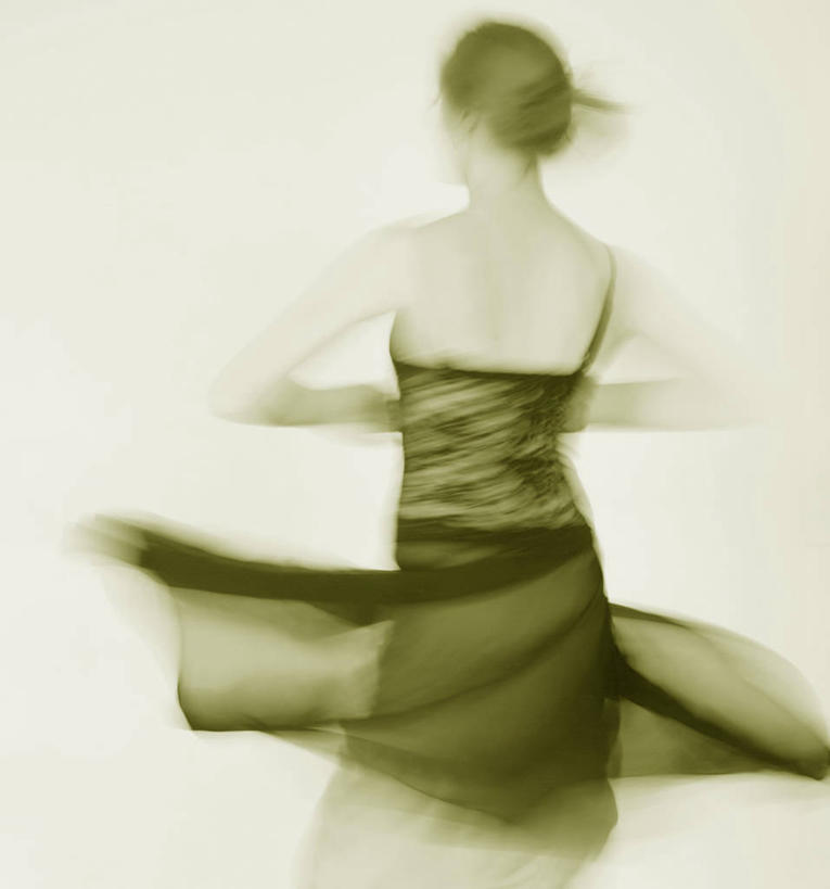 西方人,儿童,少年,一个人,竖图,室内,白色背景,运动模糊,自由,纯洁,英国,欧洲,欧洲人,仅一个男性,仅一个年轻女性,仅一个女性,仅一个人,表演,休闲装,旋转,刺激,仅一个年轻男性,小孩,背面,衣服,白色,可爱,童年,童趣,转,摄影,迅速,动作,索尔兹伯里,近景,北欧,童真,烂漫,无邪,式样,天真,男人,男性,年轻男性,年轻女性,女人,女性,白种人,孩子,影棚拍摄,舞蹈,西南英格兰