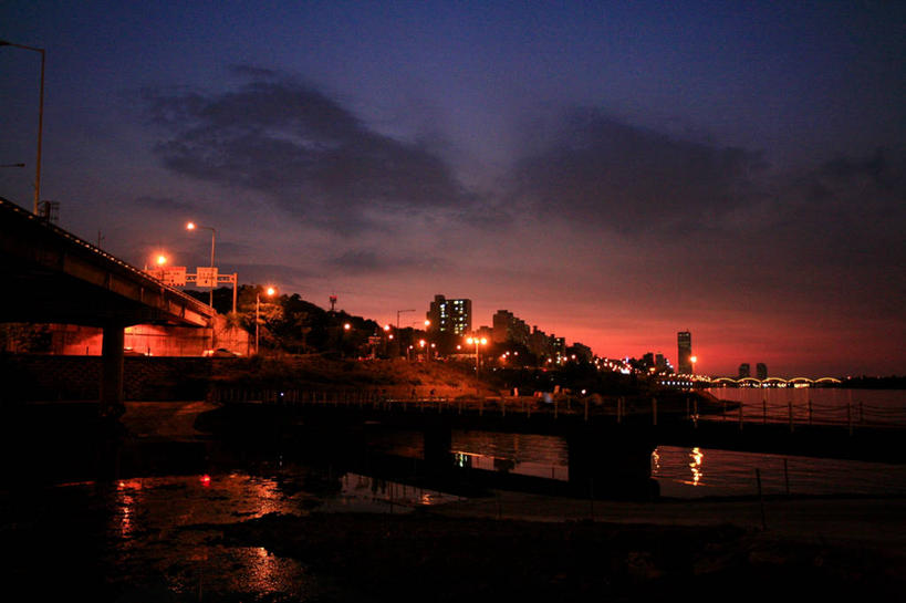 无人,横图,室外,度假,河流,美景,日落,城市风光,城市,建筑,路灯,首尔,韩国,反射,景观,流水,云,光亮,首都,娱乐,天空,黄昏,享受,休闲,景色,放松,摄影,照亮,照明设备,汉江,朝鲜半岛,旅行