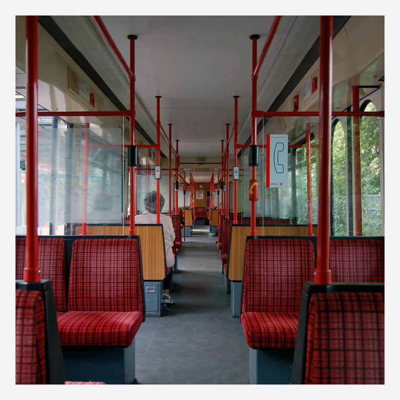 成年人,一个人,坐,方图,室外,白天,旅途,地铁,德国,欧洲,仅一个女性,朦胧,模糊,休闲装,背面,衣服,运输,摄影,西欧,车座,客车,中欧,德意志联邦共和国,北威州,北莱茵.威斯特法伦州,多特蒙德,鲁尔区,旅行,独处