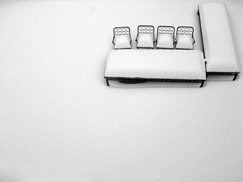 无人,横图,俯视,室外,白天,雪,家具,沙发,桌子,椅子,加拿大,覆盖,冬天,座位,自然,寒冷,摄影,幽默,环境,麻烦,安大略省,金斯敦,高角度拍摄