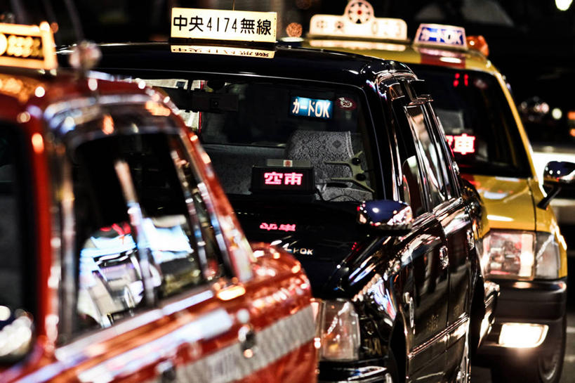 无人,横图,室外,夜晚,出租车,汽车,日本,一排,整齐,反射,公共交通,交通,光亮,排列,运输,摄影,照亮,队列,东亚