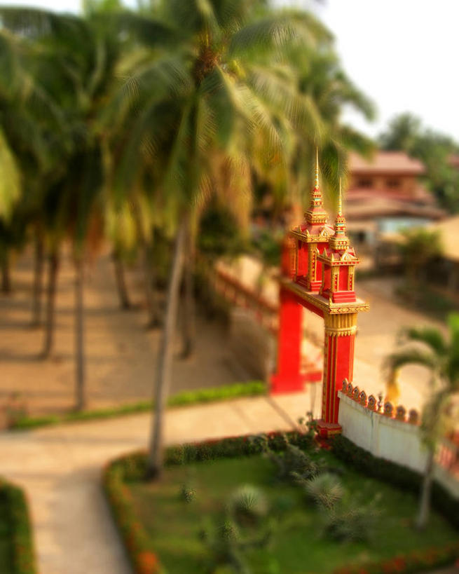 无人,竖图,俯视,室外,白天,建筑,棕榈树,老挝,大门,首都,历史,草,摄影,宗教,万象,移轴摄影,印度支那,高角度拍摄,旅行,传统文化