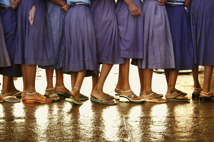 儿童,腿,一个人,人群,学生,站,横图,室外,白天,侧面,制服,纯洁,印度,仅一个女性,仅一个人,一排,整齐,列队,反射,教育,排列,小孩,排队,仅一个小孩,校服,可爱,童年,童趣,人体,摄影,队列,等,童真,烂漫,无邪,四肢,一致,印度次大陆,海得拉巴,天真,女孩,女人,女性,孩子,女生