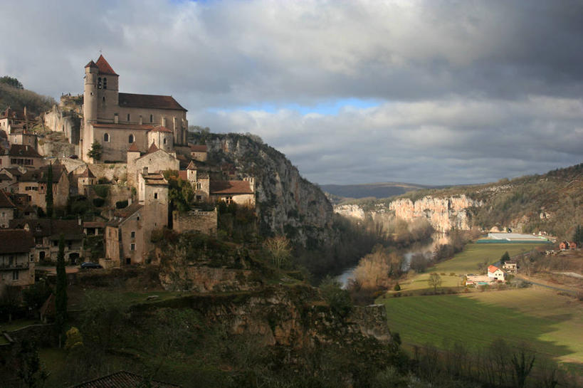无人,横图,室外,白天,河流,美景,城市,建筑,法国,景观,云,城镇,草,树,天空,自然,陡峭,景色,摄影,宁静,自然风光,中欧,旅行,洛特河