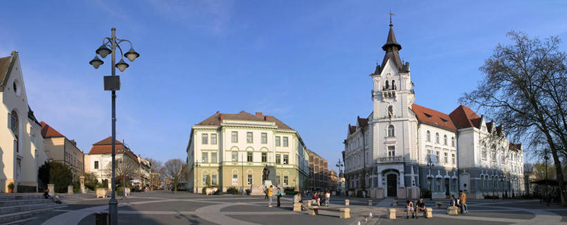 广场,横图,全景,室外,白天,城市,建筑,街道,路灯,尖顶,地标建筑,摄影,照明设备,匈牙利共和国,旅行