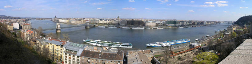 无人,横图,全景,俯视,室外,白天,度假,河流,美景,城市风光,城市,建筑,路,客轮,叶子,反射,景观,流水,云,巴士,首都,娱乐,树,天空,自然,享受,休闲,景色,放松,运输,摄影,宁静,环境,布达佩斯,客船,自然风光,链桥,害虫,匈牙利共和国,高角度拍摄,旅行