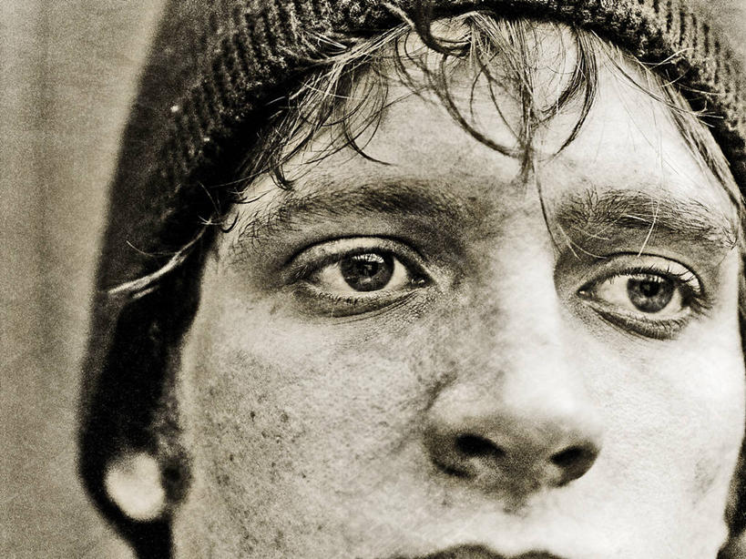 西方人,成年人,头,一个人,横图,黑白,室外,特写,白天,帽子,欧洲,加拿大,欧洲人,仅一个男性,仅一个人,仅一个年轻男性,看,思考,人体,摄影,生活方式,编织帽,萨斯喀彻温省,萨斯卡通,男人,男性,年轻男性,白种人,年轻人,头部