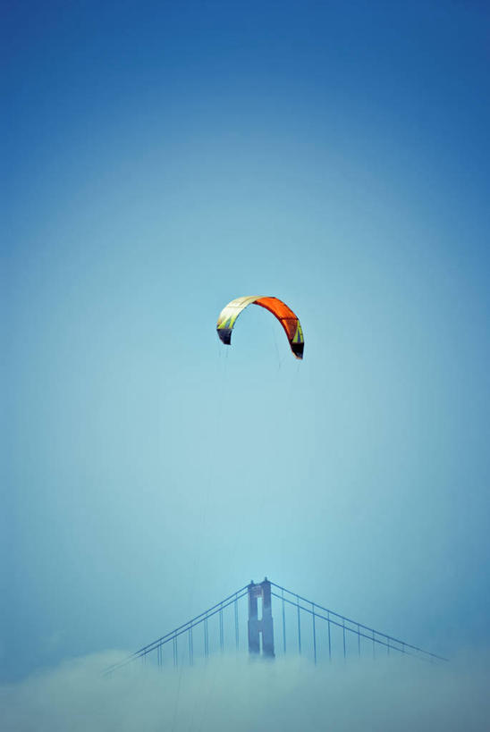 无人,竖图,室外,白天,自由,运动,雾,建筑,美国,桥,半空,联系,极限运动,天空,滑翔,运输,摄影,吊桥,北美,北美洲,加利福尼亚,美洲,旧金山,万里无云,北亚美利加洲,亚美利加洲,冒险,旅行,美利坚合众国