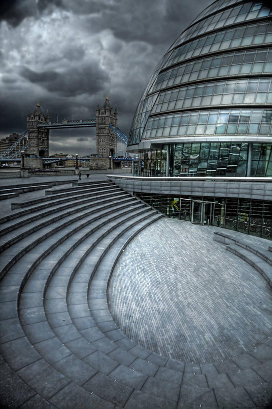 两个人,竖图,室外,白天,河流,暴风雨,楼梯,建筑,英国,欧洲,伦敦,朦胧,模糊,河岸,乌云,云,自然灾害,天气,首都,现代,英格兰,伦敦城,伦敦塔,泰晤士河,地标建筑,摄影,宁静,西欧,北欧,市政厅,大不列颠,英国文化,大不列颠及北爱尔兰联合王国,塔桥,大不列颠及爱尔兰联合王国,英吉利,大伦敦,旅行,内伦敦,萨瑟克区,大不列颠王国,大英帝国,联合王国,日不落帝国,伦敦市政厅,南华克