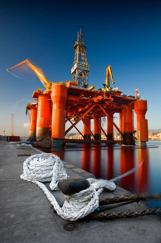 无人,竖图,室外,白天,运动模糊,机器,技术,建筑,西班牙,反射,设备,施工,绳子,交通工具,机械,起重机,摄影,能源,工程,石油工业,载具,钻井,油田,伊比利亚半岛,钻塔,工作车,施工车,大西洋群岛,大加纳利,旅行,海港