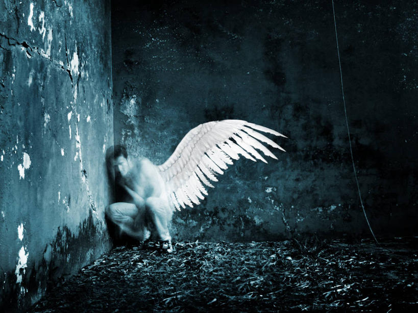 西方人,成年人,一个人,坐,蹲,横图,室内,正面,运动模糊,寂寞,巴西,欧洲,欧洲人,仅一个男性,仅一个人,天使,翅膀,仅一个年轻男性,靠,靠着,虚构,南美,摄影,恐怖,圣卡塔琳娜,男人,男性,年轻男性,白种人,年轻人,独处,白色人种,高加索人种,欧罗巴人种