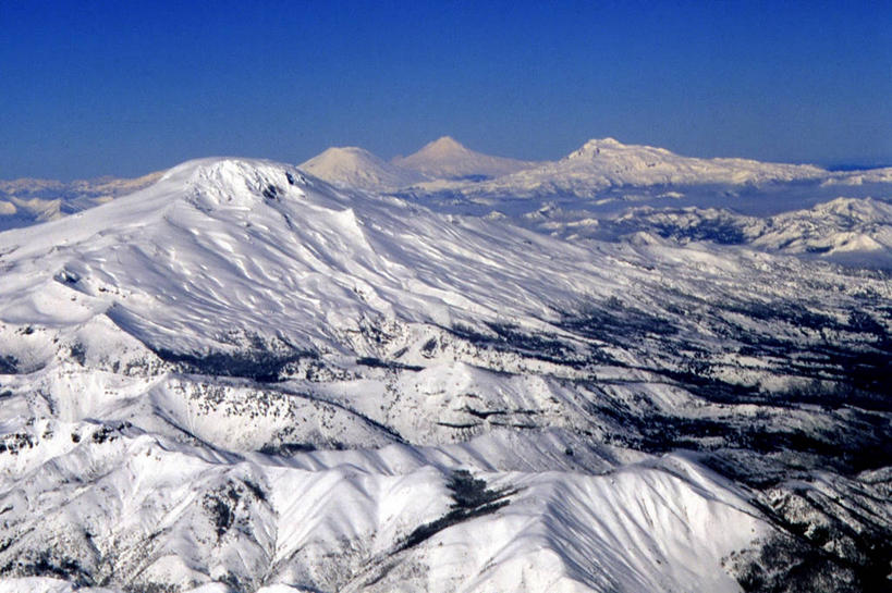 无人,横图,俯视,室外,白天,火山,美景,山,山脉,雪,雪山,智利,景观,山顶,风景,天空,自然,景色,南美,摄影,宁静,环境,南美洲,拉丁美洲,自然风光,美洲,万里无云,亚美利加洲,南亚美利加洲,智利共和国,高角度拍摄,比奥比奥河