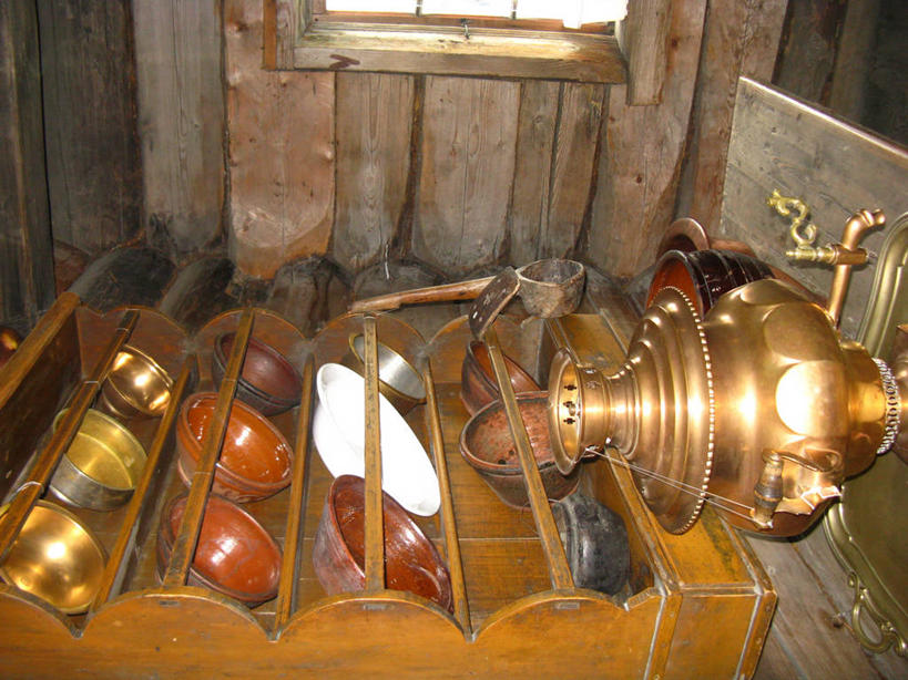 无人,横图,俯视,室内,特写,家具,餐具,俄罗斯,许多,并排,光线,光芒,很多,古典,架子,碗,摄影,多样,古董,高角度拍摄,传统文化,挨着,过去,基什岛