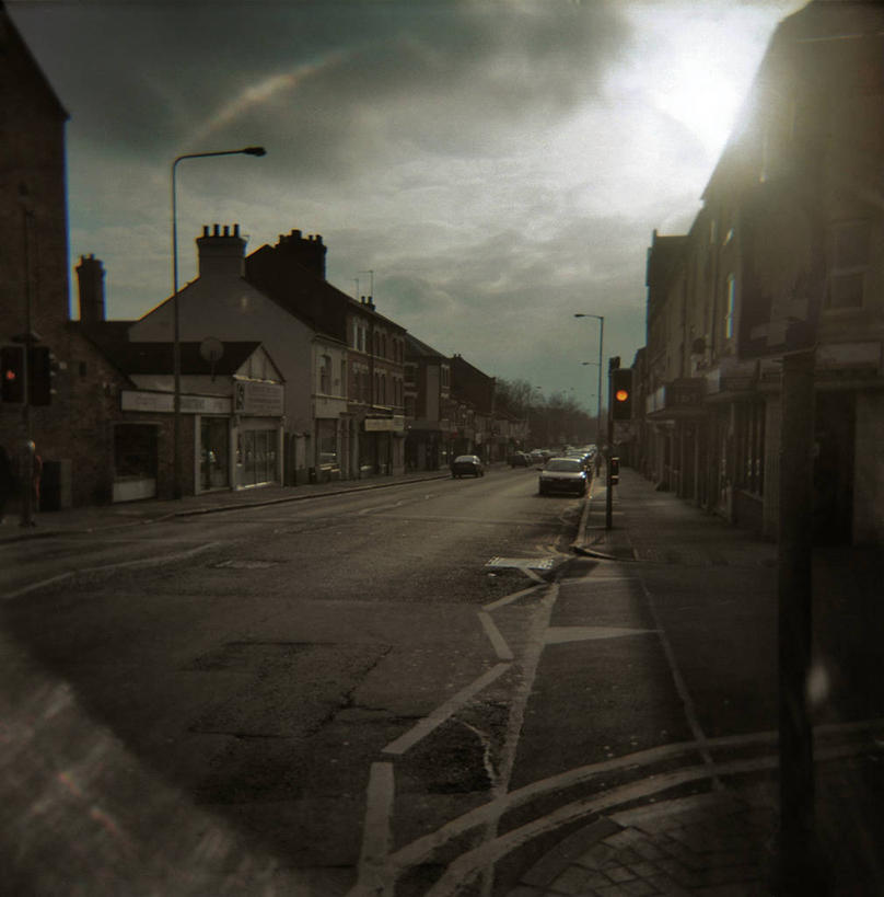 无人,竖图,室外,安全,建筑,路,路灯,汽车,英国,云,城镇,红绿灯,机动车,市场,信号灯,交通,英格兰,天空,黄昏,警示,运输,摄影,照明设备,提示,北欧,流通,交通信号灯,行人信号灯,旅行