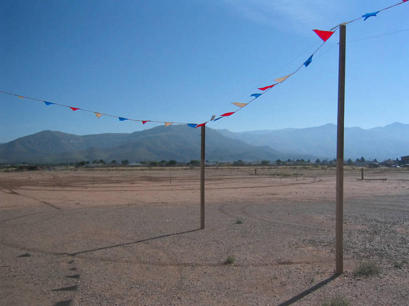 无人,横图,室外,白天,旅游,度假,美景,山,山脉,美国,吊挂,悬挂,庆祝,标语,标志,地形,景观,挂,杆,娱乐,天空,自然,享受,休闲,景色,放松,摄影,北美,北美洲,自然风光,美洲,新墨西哥,万里无云,新墨西哥州,北亚美利加洲,亚美利加洲,迷人之地,迷人之州,阿拉莫戈多,美利坚合众国,传统文化,传统节日