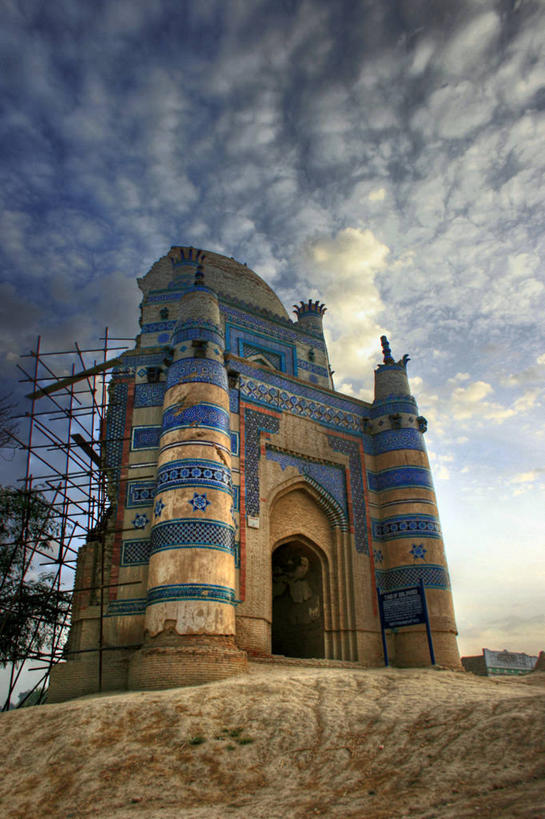 无人,竖图,室外,白天,仰视,建筑业,建筑,巴基斯坦,柱子,云,地标建筑,摄影,坟墓,旁遮普,印度次大陆,设计,低角度拍摄,旅行