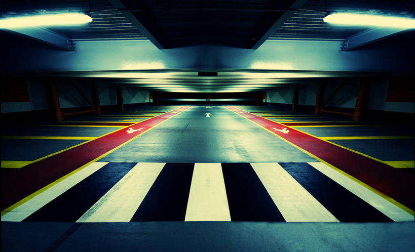 无人,停车场,横图,室内,人行横道,指示牌,英国,标志,路标,文字,光亮,方向,标识,箭头,运输,摄影,指导,照亮,指向,北欧,簇,荧光灯