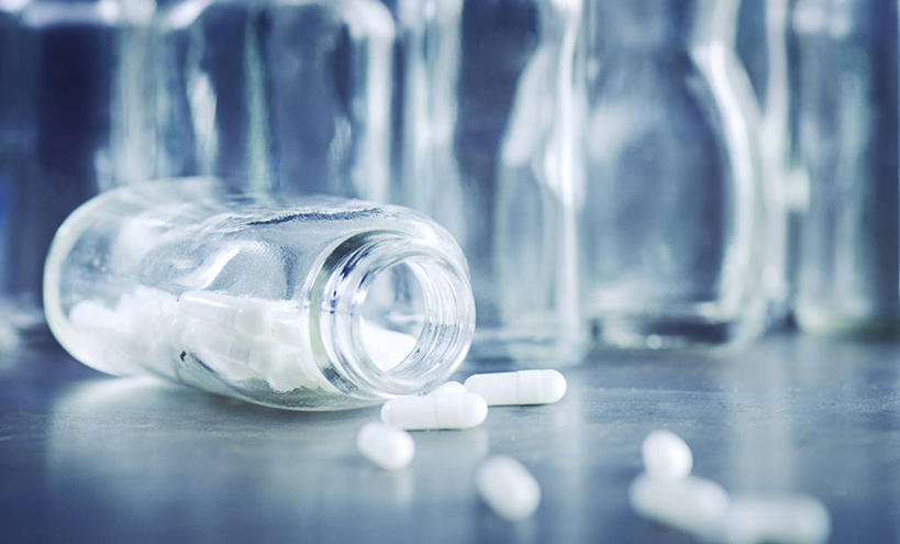 无人,躺,横图,室内,特写,白天,家具,桌子,静物,美国,许多,药,药丸,很多,依靠,胶囊,白色,摄影,褪色,北美,北美洲,美洲,北亚美利加洲,亚美利加洲,伯明翰,阿拉巴马州,想法,美利坚合众国,晕影,减轻