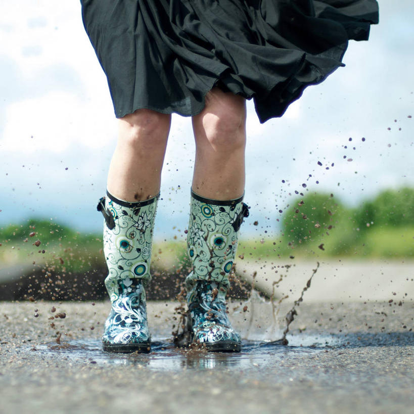 腿,一个人,方图,室外,白天,自由,法国,溅,雨鞋,泥土,云,休闲装,靴子,树,衣服,天空,人体,摄影,肮脏,泥,中欧,邋遢,恶作剧,四肢,龌龊,污秽,无忧无虑