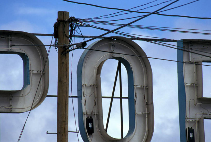 无人,横图,室外,白天,通讯,日落,墨西哥,环绕,缠绕,金属,标志,文字,字母,广告,天空,黄昏,摄影,巨大,庞大,能源,英文字母,电,部分,金属丝,拉丁美洲,消息,纠缠,万里无云,宏大,硕大,伟大,下加利福尼亚州,想法,大写字母,输电塔,恩塞纳达