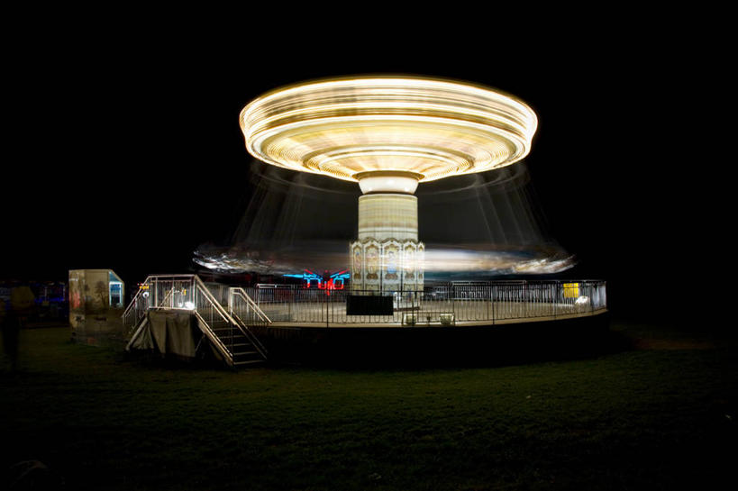 无人,游乐园,横图,室外,夜晚,运动模糊,游戏,英国,狂欢节,光亮,玩,娱乐,荡秋千,休闲,摄影,游乐设施,活动,迅速,照亮,发泄,消遣,智力,北欧,宣泄,游艺设施,肯特,旋转秋千,休闲活动,玩耍,嬉戏