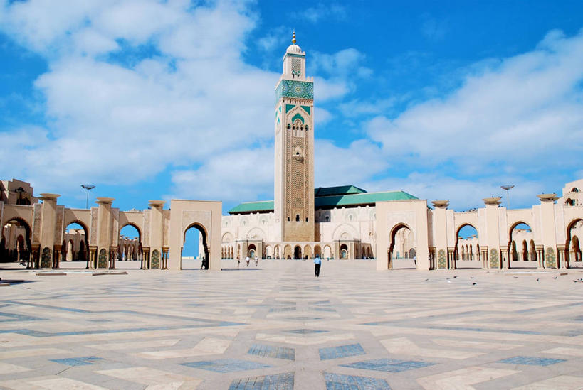 横图,室外,白天,地板,城市,建筑,非洲,摩洛哥,云,拱门,地面,历史,天空,地标建筑,摄影,宗教,尖塔,伊斯兰教,清真寺,北非,阿非利加洲,摩洛哥王国,灵性,卡萨布兰卡,达尔贝达,摩洛哥肺叶,摩洛哥文化,旅行