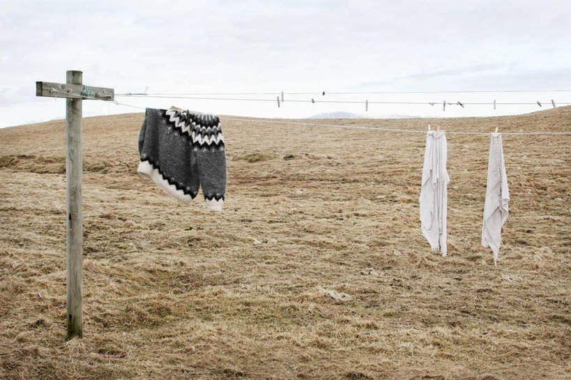 无人,横图,室外,白天,冰岛,吊挂,悬挂,木制,田地,挂,杆,洗衣服,衣服,天空,晾衣服,摄影,卫生,简单,衣夹,博尔加内斯,烘干,例行公事,家务劳动