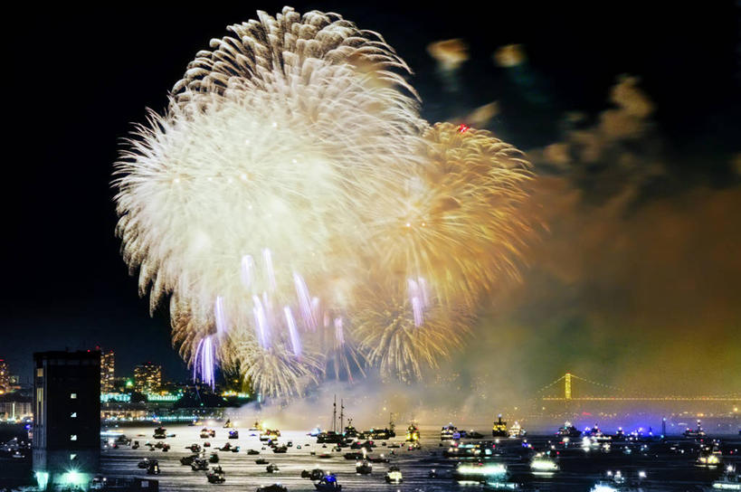 无人,横图,俯视,室外,特写,夜晚,爆炸,河流,建筑,摩天大楼,船,美国,庆祝,光,流水,光亮,哈德逊河,办公大楼,运输,摄影,照亮,出示,新泽西,泽西城,高角度拍摄,旅行