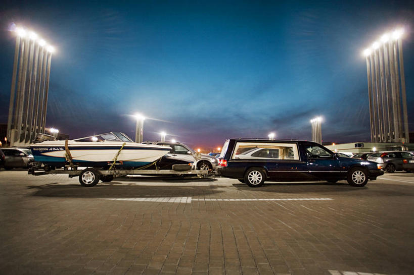 无人,横图,室外,夜晚,路灯,指示牌,船,西班牙,标志,文字,交通,首都,方向,标识,箭头,天空,马德里,运输,摄影,照亮,指向,马德里省,伊比利亚半岛,簇,灵车