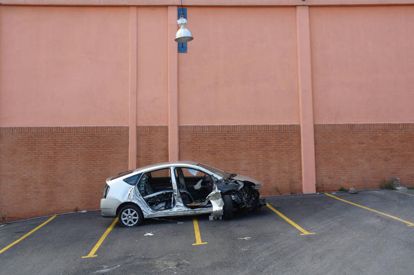 无人,停车场,横图,室外,白天,哥斯达黎加,废弃,墙,破坏,破损,运输,摄影,报废,损坏,废物,北美,北美洲,中美洲,美洲,丢弃,毁灭,放弃,抛弃,交通事故,北亚美利加洲,亚美利加洲,哥斯达黎加共和国,圣何塞,失事,摈弃,彩图,屏弃,摈斥,摒除