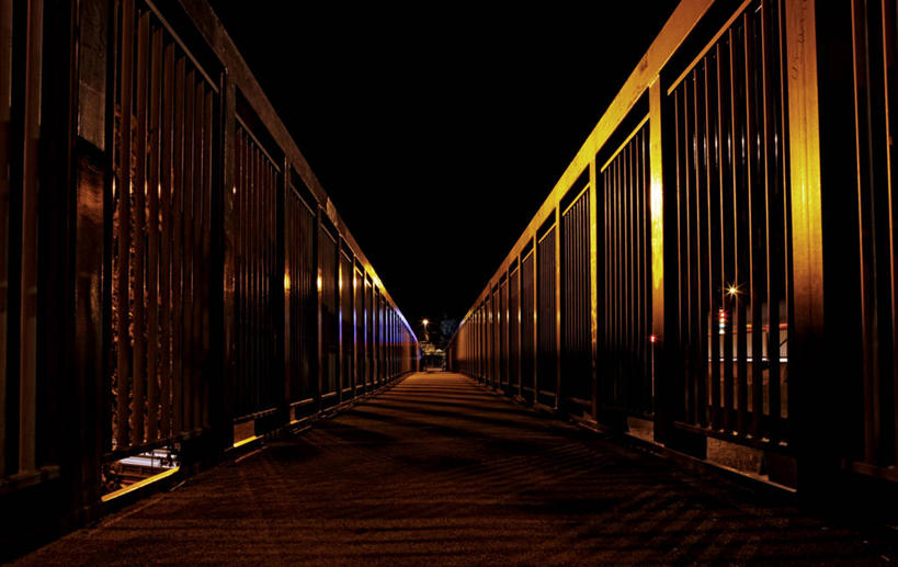 无人,栏杆,横图,室外,夜晚,英国,欧洲,伦敦,阴影,光线,光芒,首都,联系,摄影,照亮,西欧,北欧,大不列颠,大不列颠及北爱尔兰联合王国,空中走廊,大不列颠及爱尔兰联合王国,雾都,大不列颠王国,大英帝国,联合王国,日不落帝国