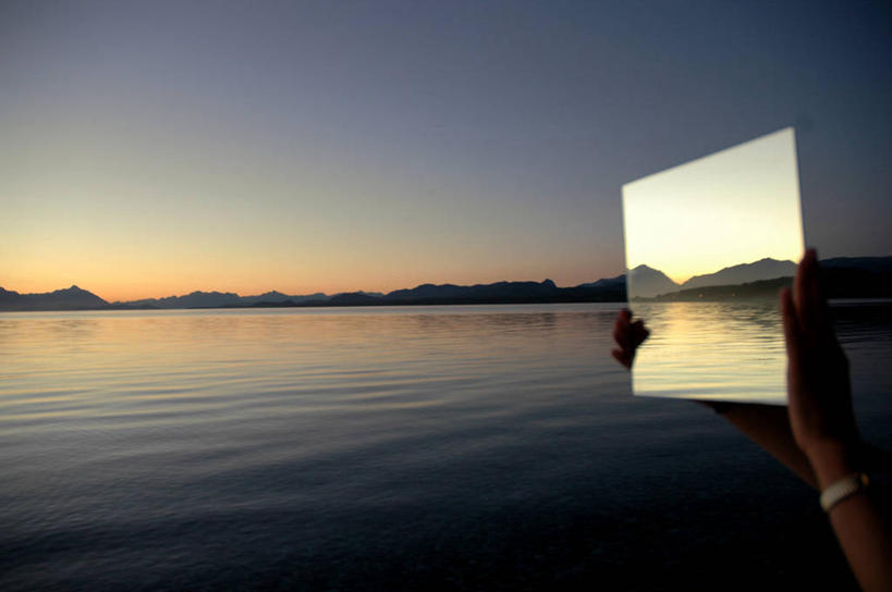 手,一个人,无人,横图,室外,湖,山,镜子,阿根廷,反射,拿着,自然,黄昏,南美,人体,摄影,宁静,部分,万里无云,安地斯山脉,想法,巴里洛切,彩图