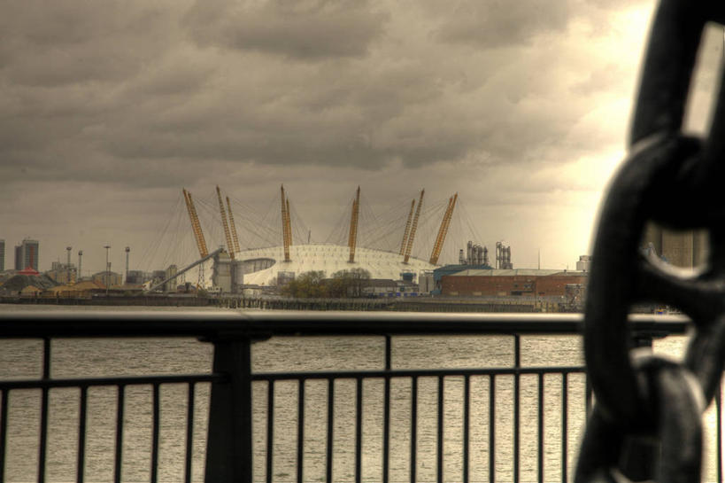 无人,栏杆,横图,室外,白天,多云,城市,建筑,英国,欧洲,伦敦,金属,云,首都,联系,泰晤士河,摄影,铁环,锁链,链条,束缚,西欧,圆顶建筑,限制,北欧,大不列颠,英国文化,格林威治,大不列颠及北爱尔兰联合王国,大不列颠及爱尔兰联合王国,约束,雾都,彩图,旅行,大不列颠王国,大英帝国,联合王国,日不落帝国