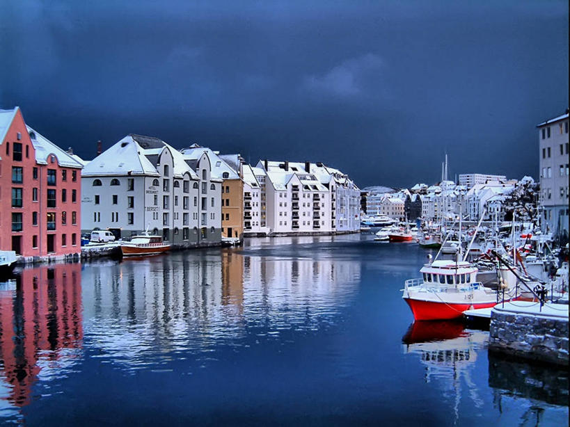 无人,码头,横图,室外,海洋,河流,港口,建筑,挪威,欧洲,反射,公寓,摄影,斯堪的纳维亚,都市风光,北欧,斯堪的那维亚,斯堪的那维亚半岛,斯堪的纳维亚半岛,斯堪狄纳维亚半岛,挪威王国,默勒.鲁姆斯达尔,默勒.鲁姆斯达尔郡,彩图,摆渡口,埠头,渡口,渡头,港湾,海港,货运码头,口岸,商港