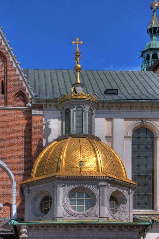 西方人,无人,竖图,室外,白天,建筑,欧洲,波兰,欧洲人,文艺复兴,历史,摄影,圆顶建筑,克拉科夫,小波兰省,白种人,彩图,旅行,大教堂,瓦维尔主教座堂,白色人种,高加索人种,欧罗巴人种