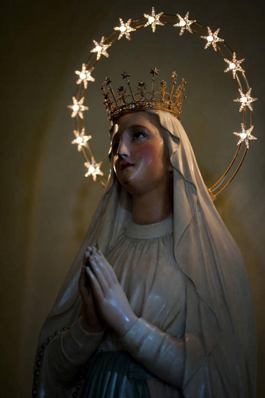 无人,竖图,室内,特写,白天,光晕,意大利,雕像,祈祷,摄影,照亮,基督教,南欧,圣玛丽,圣人,王冠,彩图