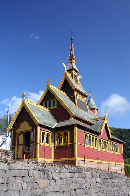 无人,教堂,竖图,室外,白天,山,建筑,挪威,欧洲,尖顶,历史,砖墙,地标建筑,摄影,宗教,斯堪的纳维亚,北欧,斯堪的那维亚,斯堪的那维亚半岛,斯堪的纳维亚半岛,斯堪狄纳维亚半岛,挪威王国,松恩.菲尤拉讷,松恩.菲尤拉讷郡,彩图